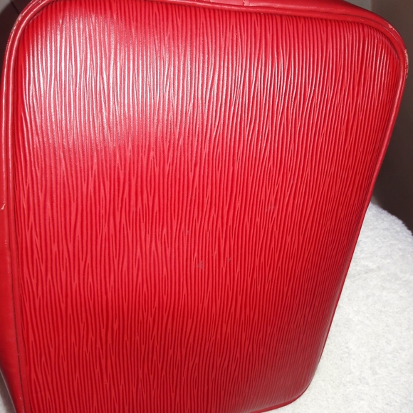💯Authentic Louis Vuitton Epi Red noe - Picture 8 of 8